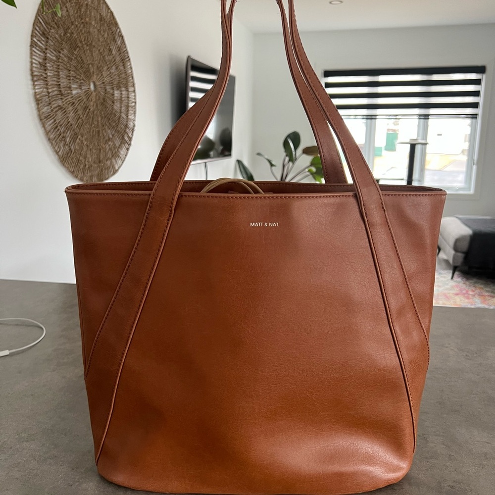 Matt & Nat Brown Leather Tote with Structured Design